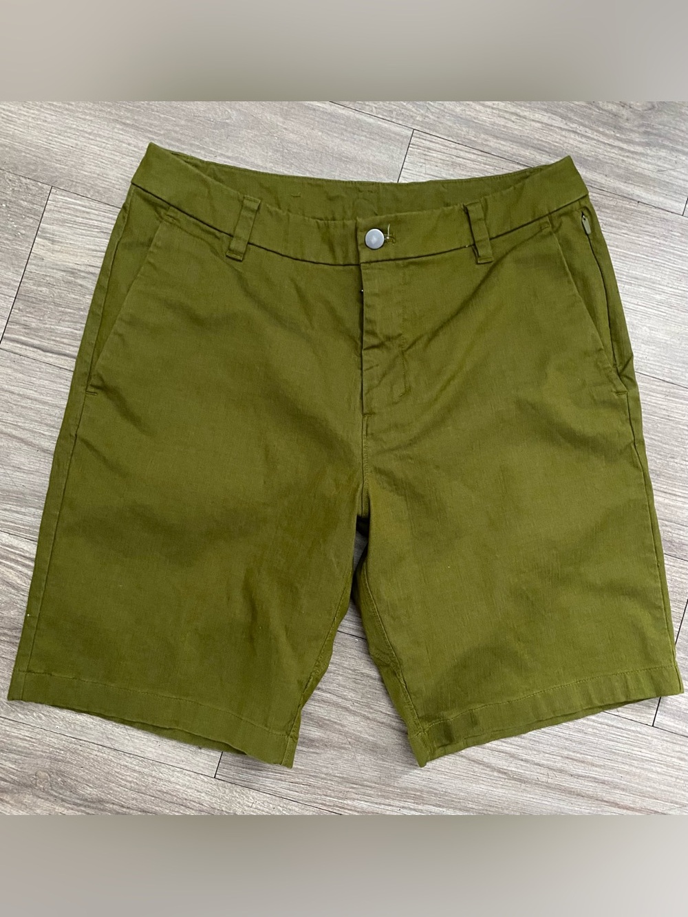 lululemon athletica Men's Olive Green Flat-Front Shorts